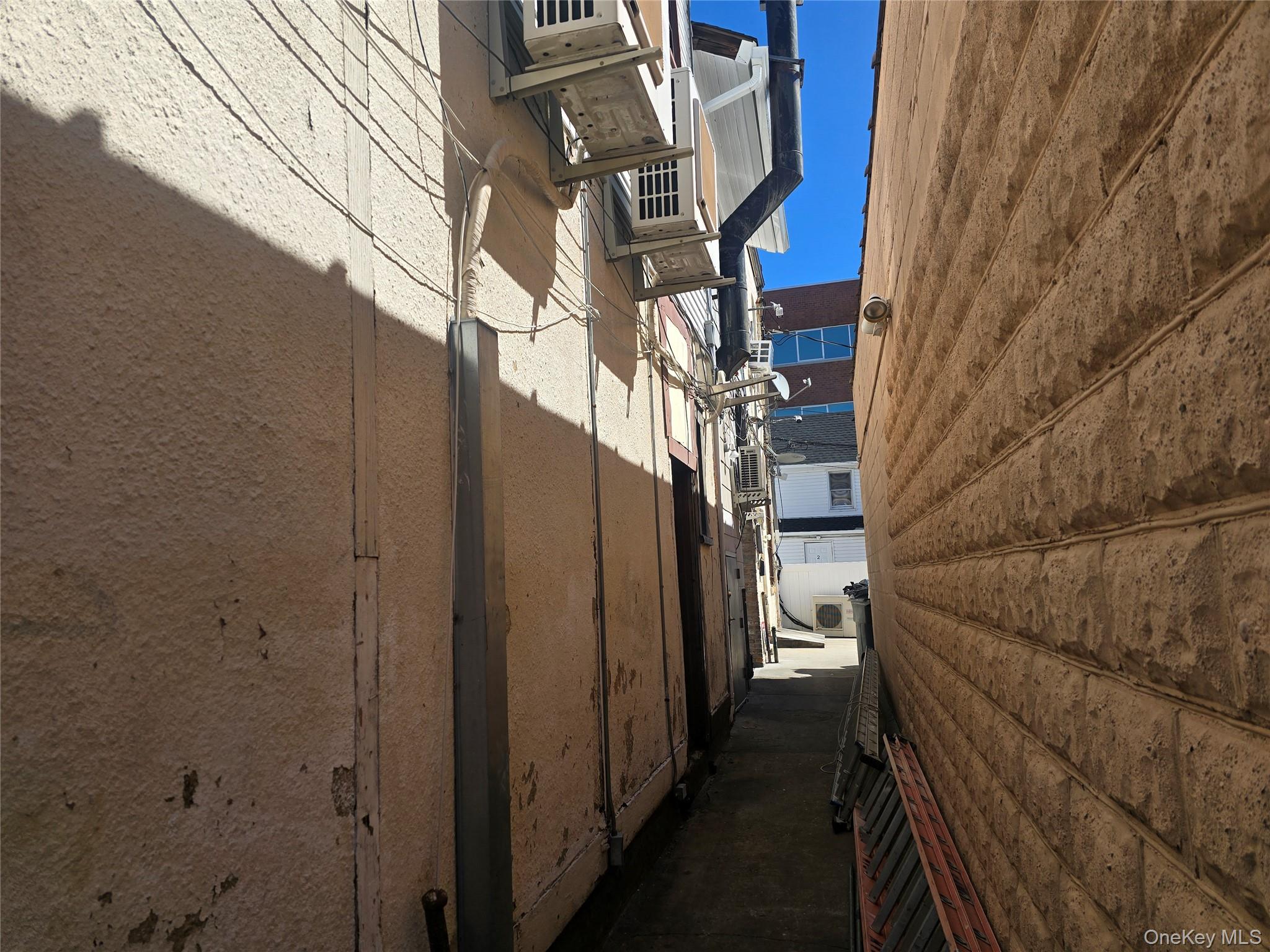 #12 photo, 230 Merrick Road, নাসাউ কাউন্টি Rockville Centre , NY 11570