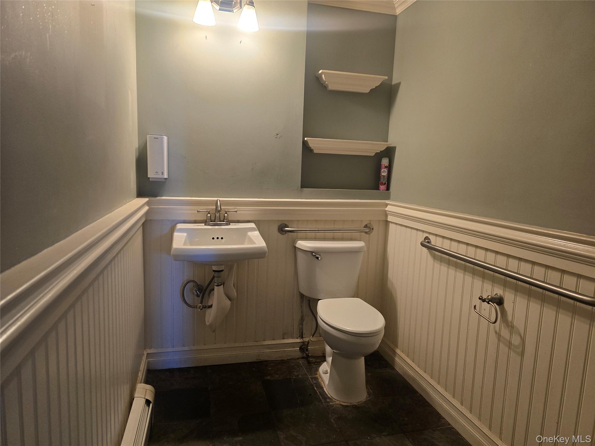 #6 photo, 230 Merrick Road, নাসাউ কাউন্টি Rockville Centre , NY 11570