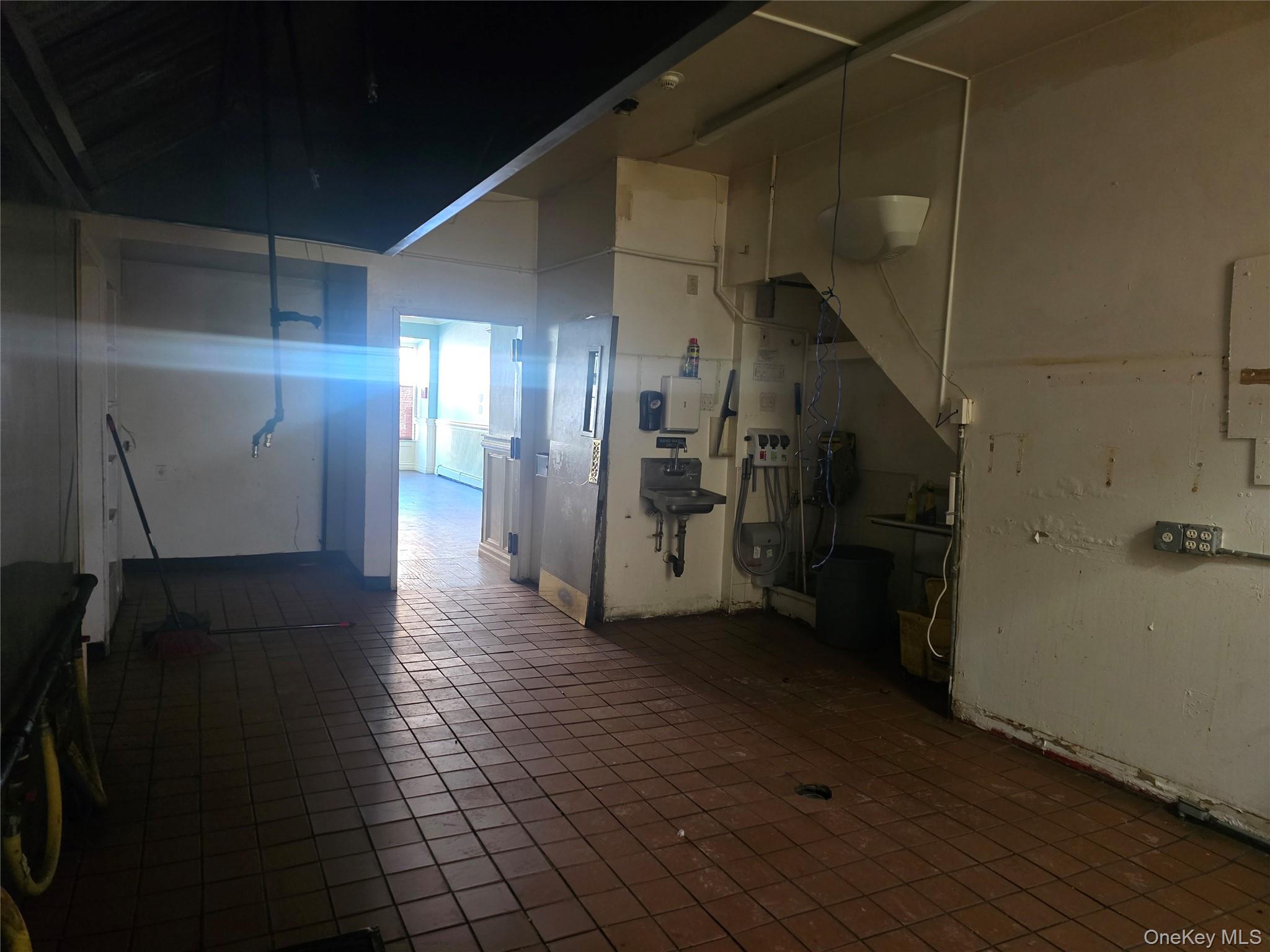 #9 photo, 230 Merrick Road, নাসাউ কাউন্টি Rockville Centre , NY 11570