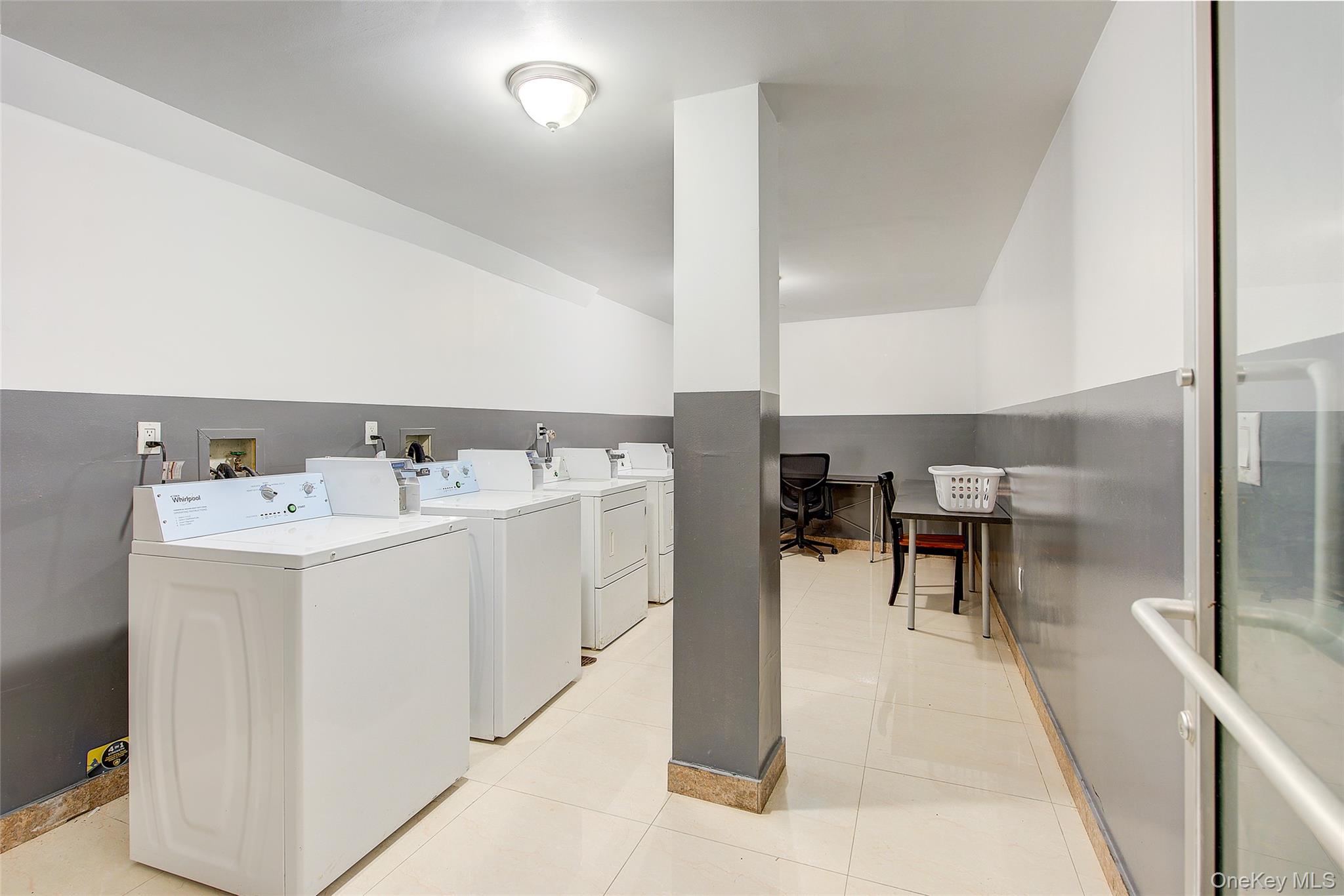 #19 photo, 84-05 Queens Boulevard, কুইন্‌স Elmhurst , NY 11373