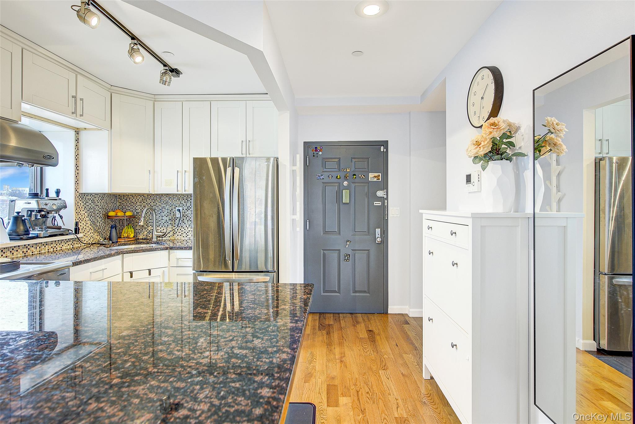 #5 photo, 84-05 Queens Boulevard, কুইন্‌স Elmhurst , NY 11373