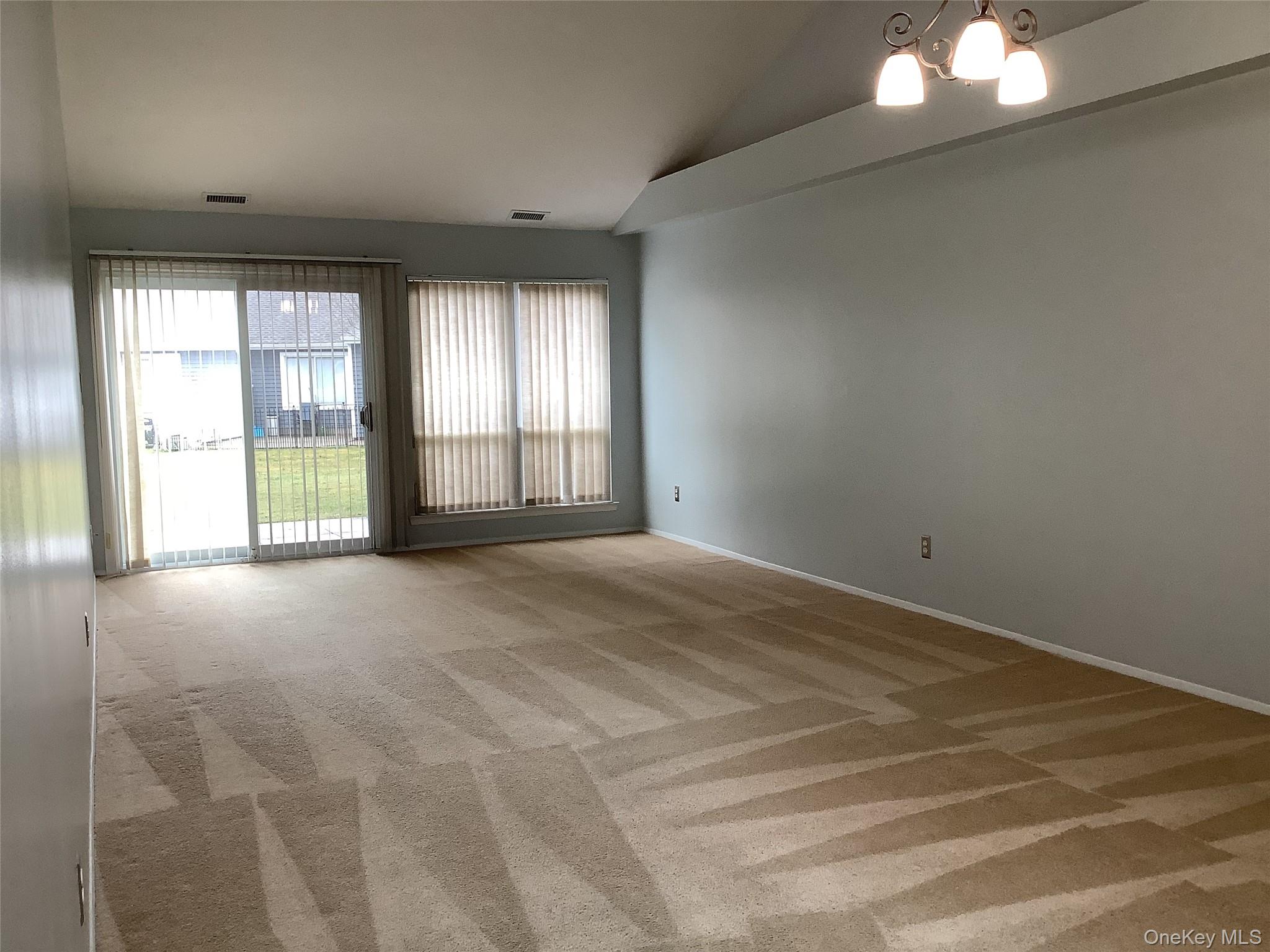 #3 photo, 825 Spring Lake Drive, সাফোক কাউন্টি Middle Island , NY 11953