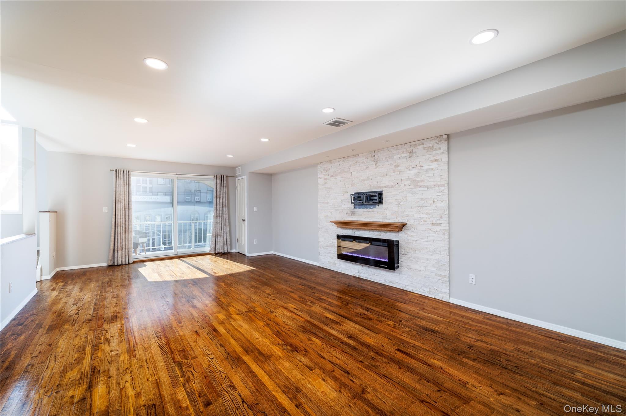 #10 photo, 277 W Broadway, Long Beach , NY 11561