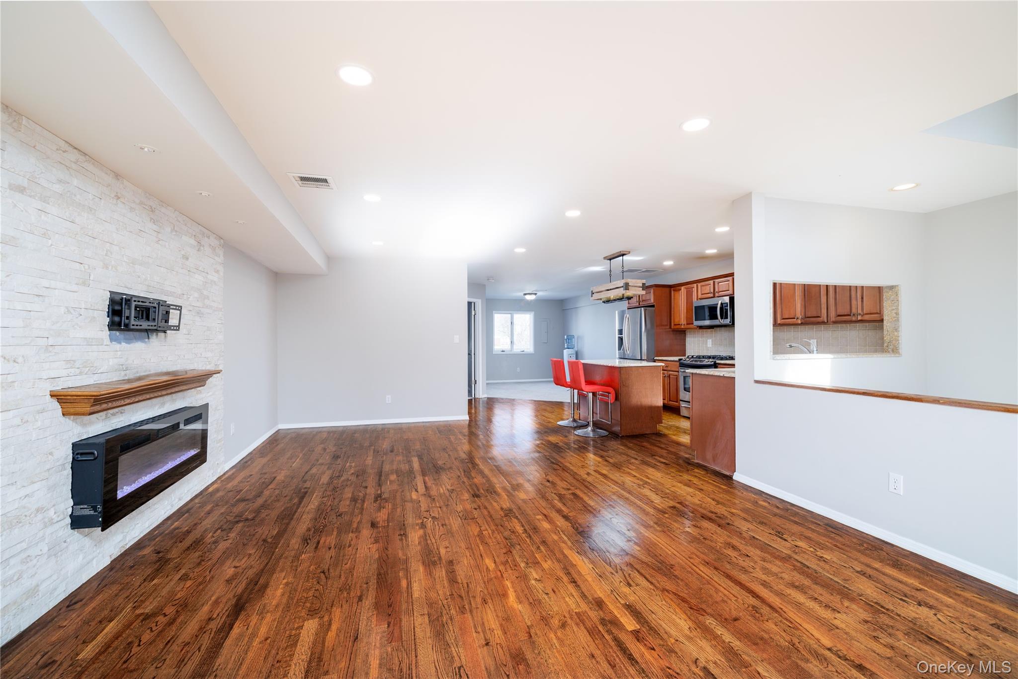 #12 photo, 277 W Broadway, Long Beach , NY 11561