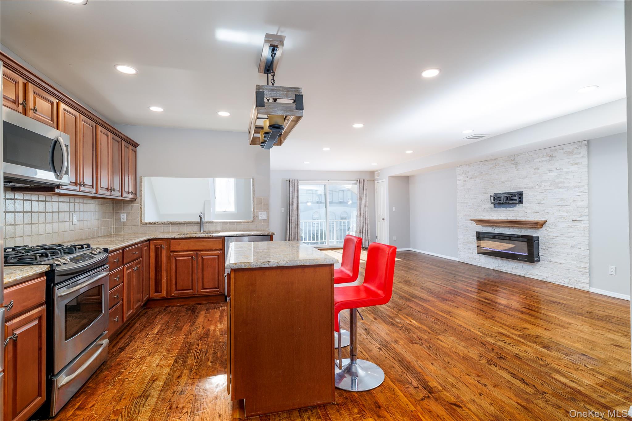 #9 photo, 277 W Broadway, Long Beach , NY 11561