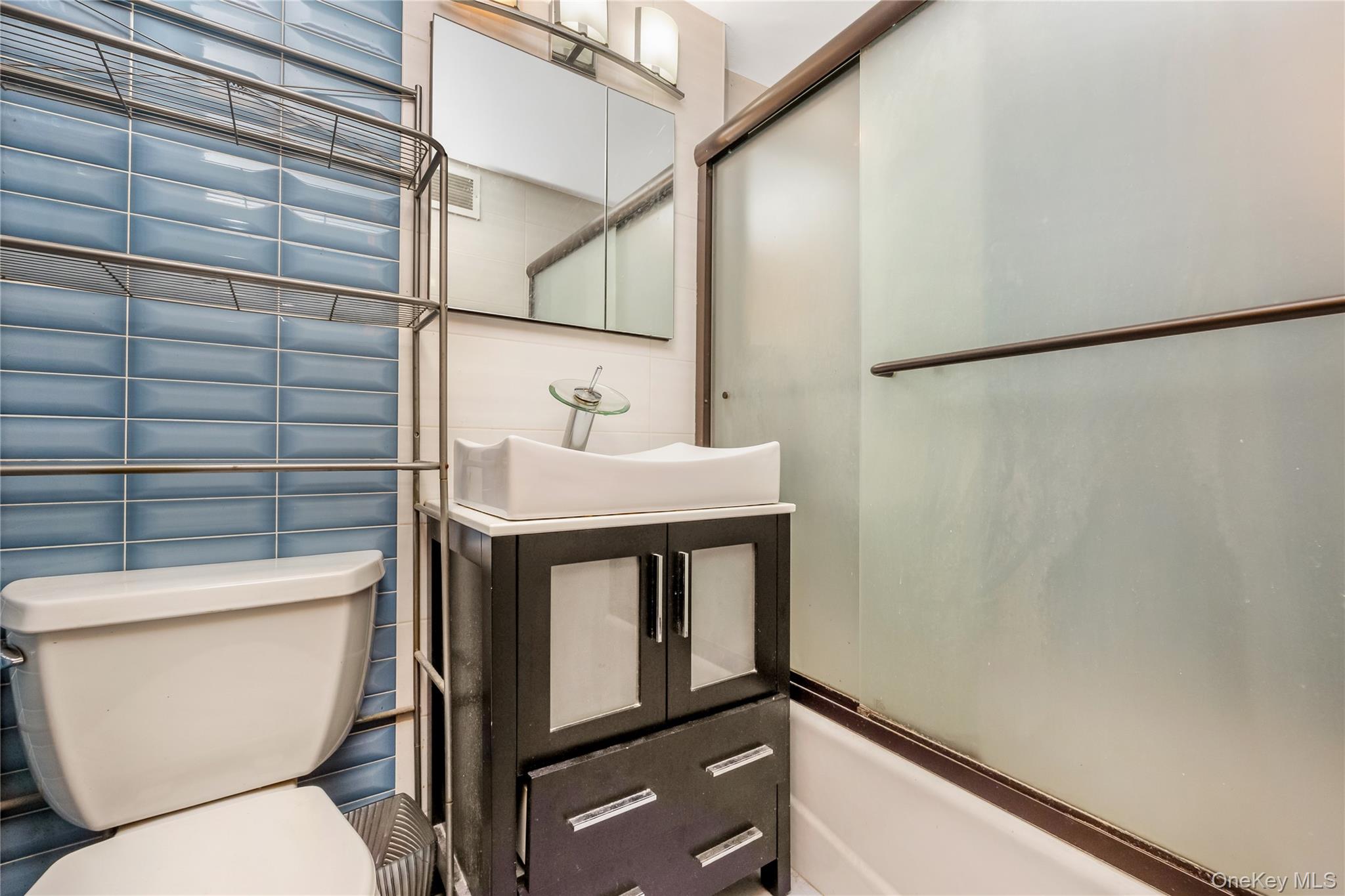 #12 photo, 97-40 62nd Drive, কুইন্‌স Rego Park , NY 11374