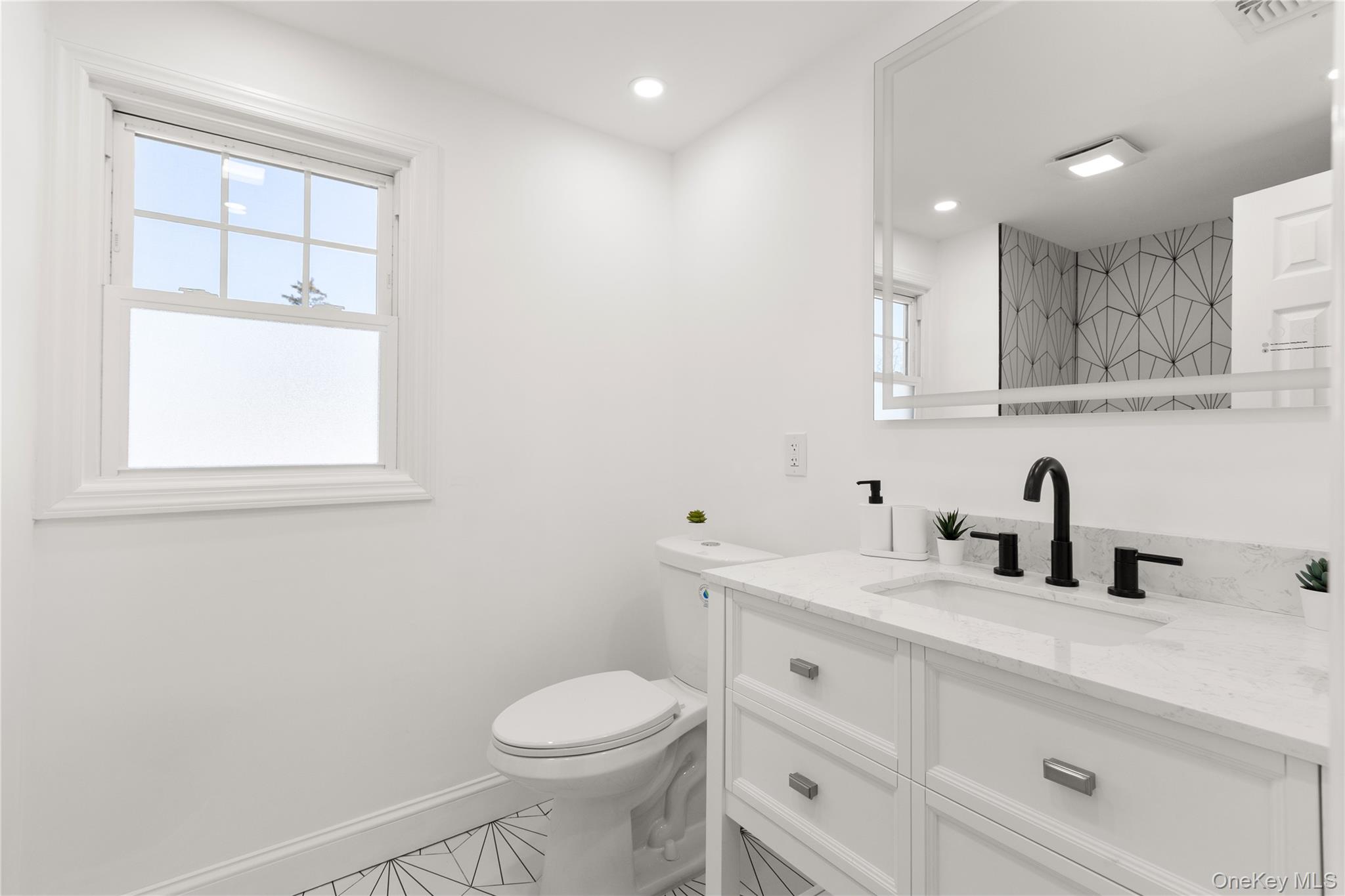 #14 photo, 184 Dallas Street, সাফোক কাউন্টি Lindenhurst , NY 11757