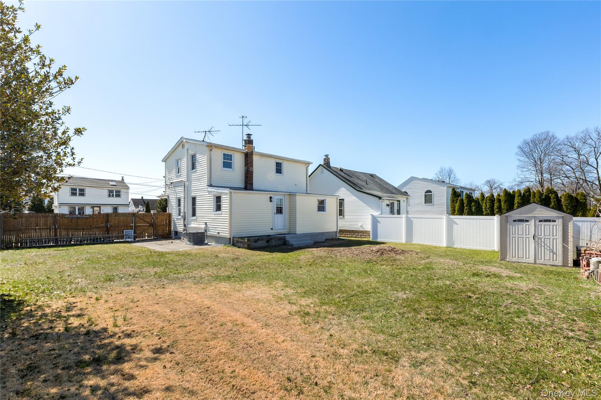 #16 photo, 184 Dallas Street, সাফোক কাউন্টি Lindenhurst , NY 11757