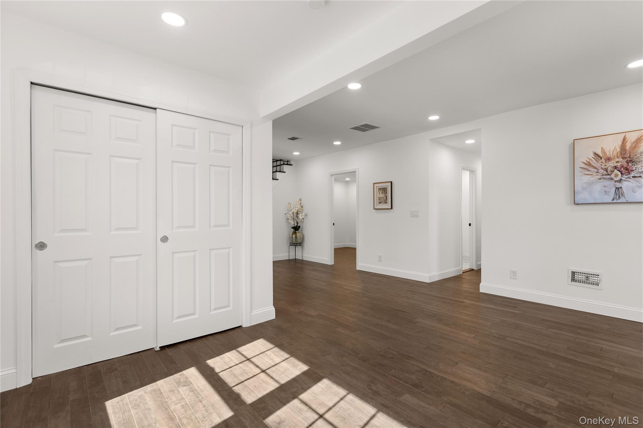 #2 photo, 184 Dallas Street, সাফোক কাউন্টি Lindenhurst , NY 11757