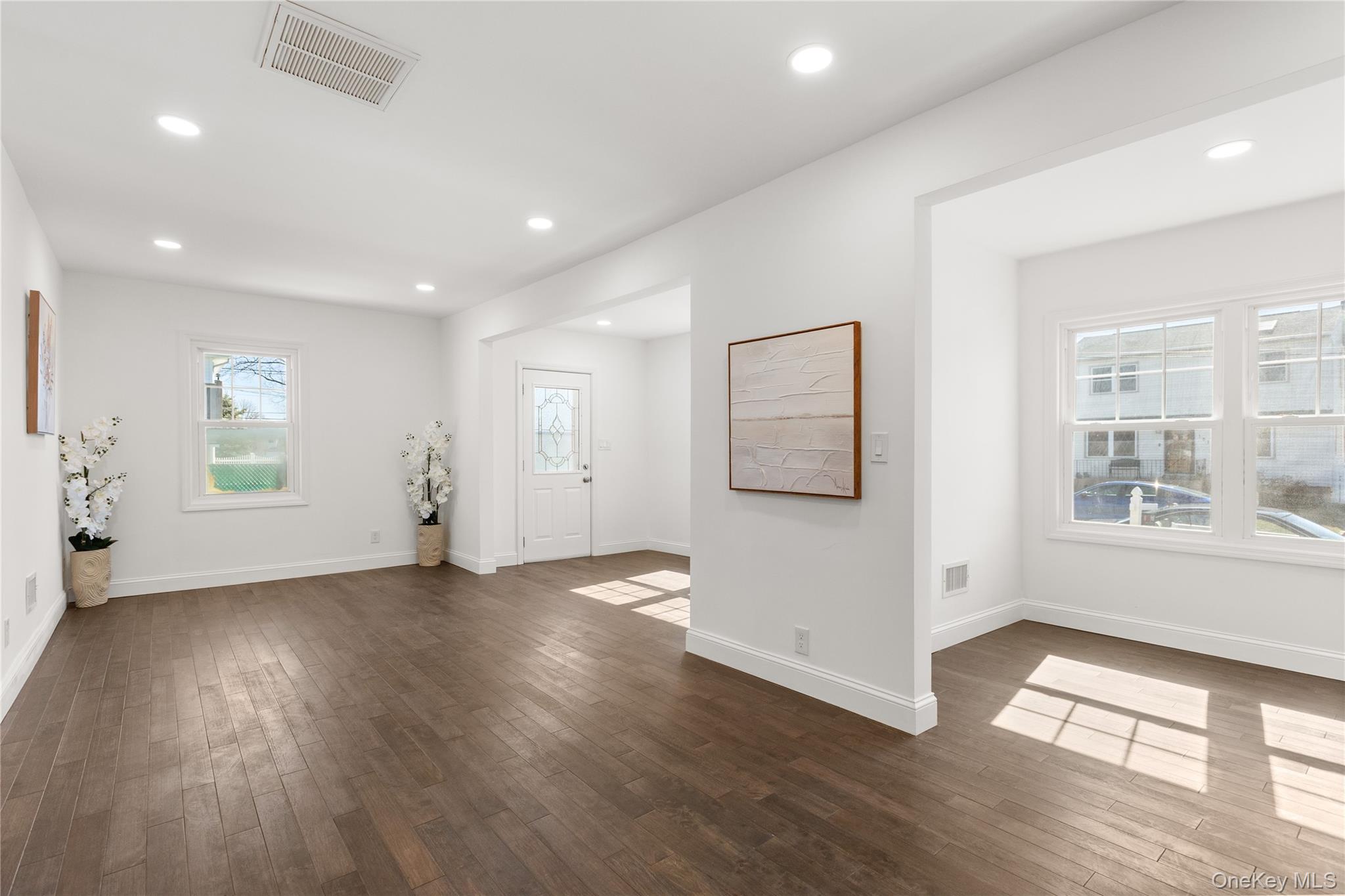 #3 photo, 184 Dallas Street, সাফোক কাউন্টি Lindenhurst , NY 11757