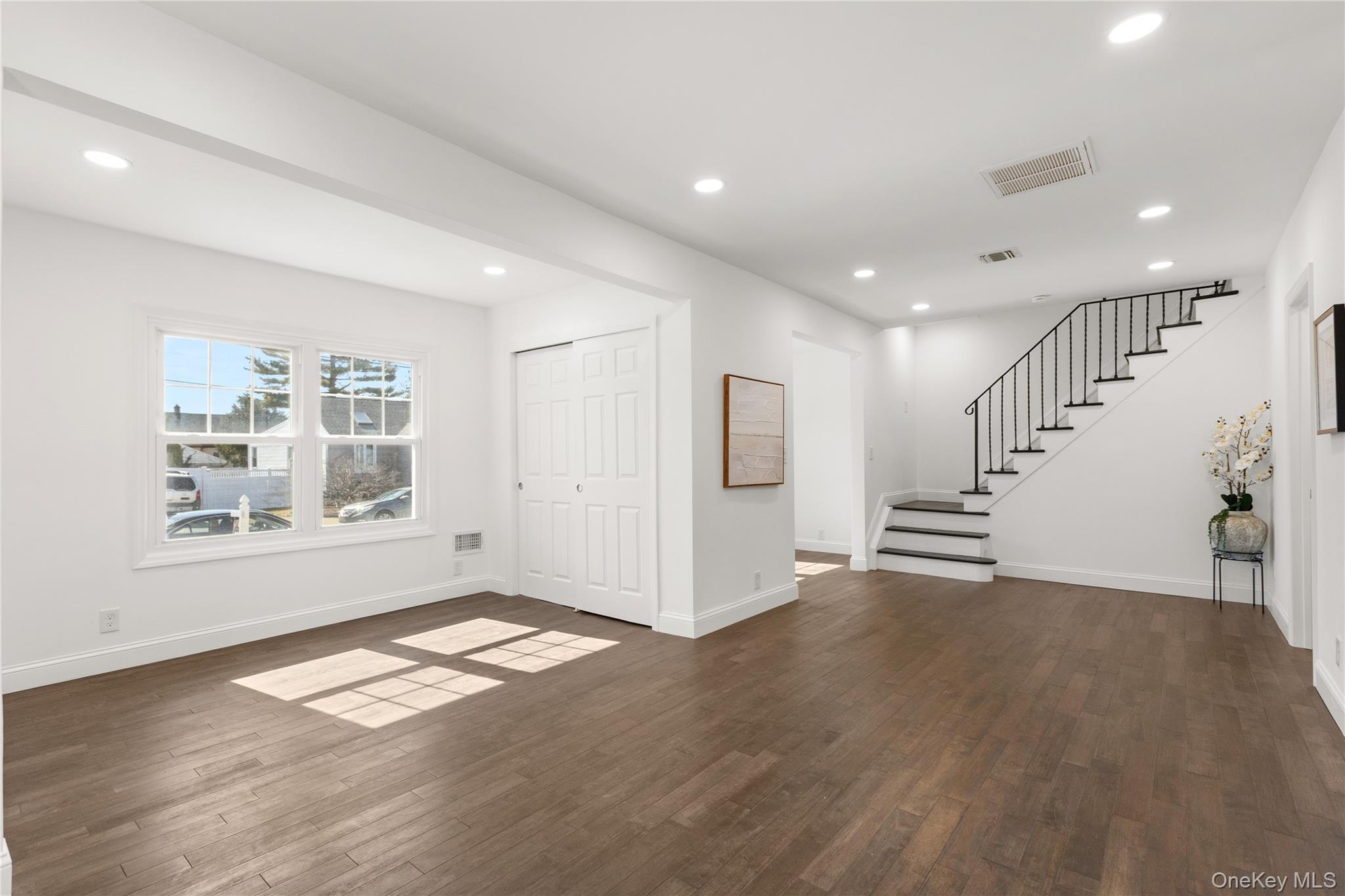 #4 photo, 184 Dallas Street, সাফোক কাউন্টি Lindenhurst , NY 11757