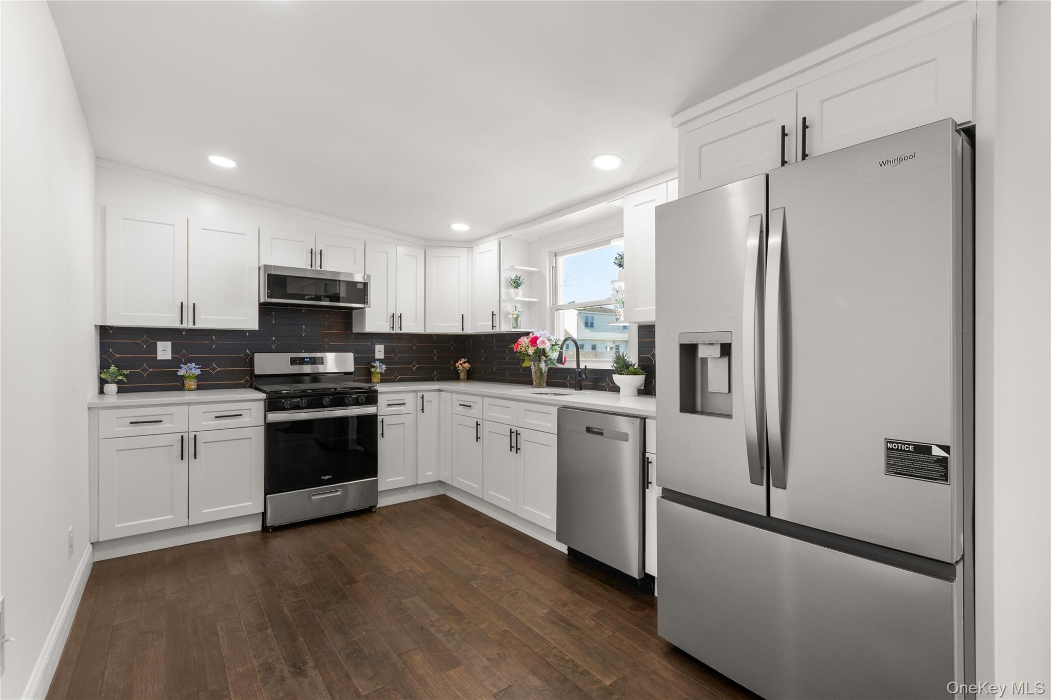 #5 photo, 184 Dallas Street, সাফোক কাউন্টি Lindenhurst , NY 11757