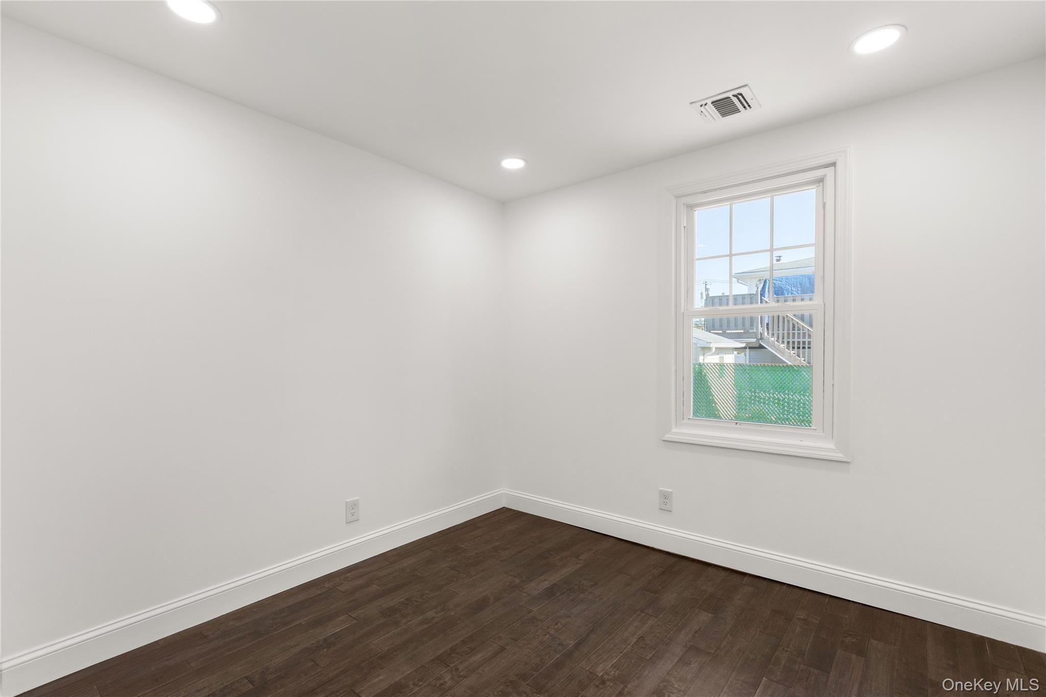 #9 photo, 184 Dallas Street, সাফোক কাউন্টি Lindenhurst , NY 11757