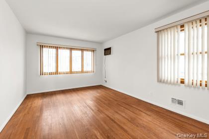 #12 photo, 16615 67th Avenue, কুইন্‌স Fresh Meadows , NY 11365