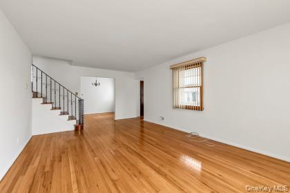 #2 photo, 16615 67th Avenue, কুইন্‌স Fresh Meadows , NY 11365