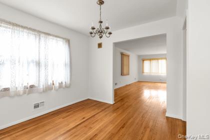 #3 photo, 16615 67th Avenue, কুইন্‌স Fresh Meadows , NY 11365