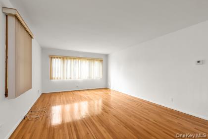 #4 photo, 16615 67th Avenue, কুইন্‌স Fresh Meadows , NY 11365