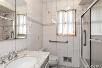 #7 photo, 16615 67th Avenue, কুইন্‌স Fresh Meadows , NY 11365