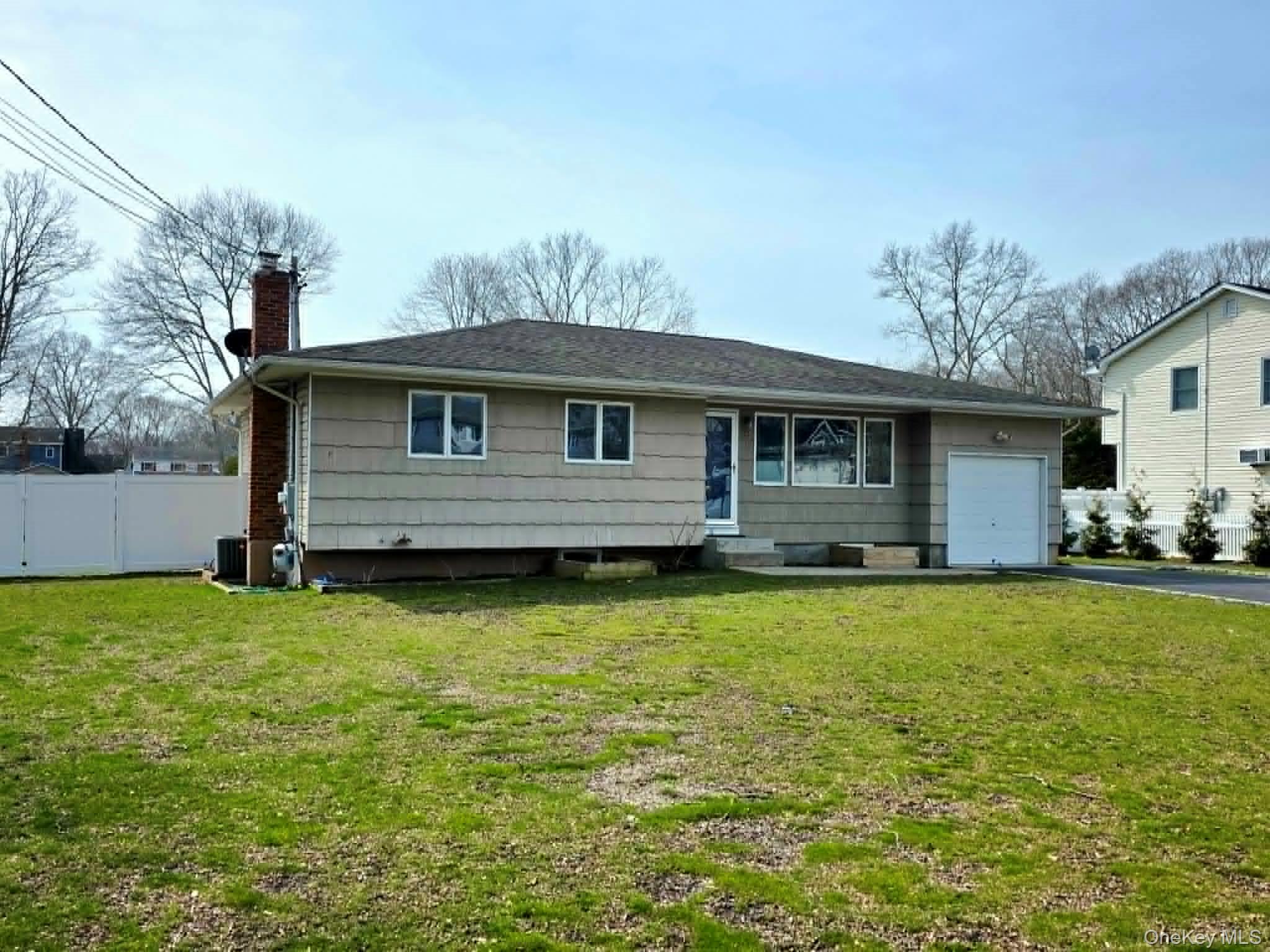 #1 photo, 38 Pentmoor Drive, সাফোক কাউন্টি Mastic , NY 11950