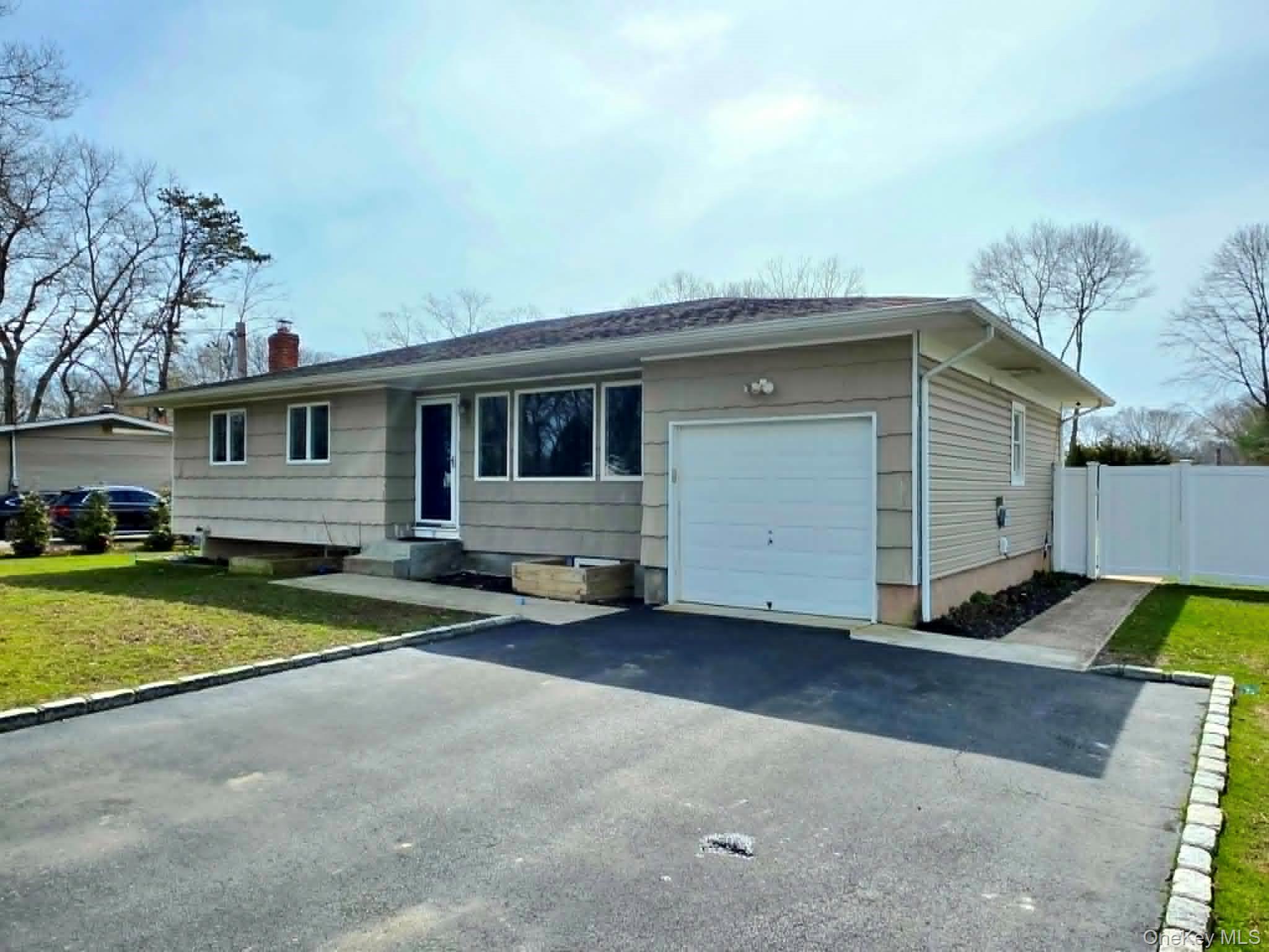 #3 photo, 38 Pentmoor Drive, সাফোক কাউন্টি Mastic , NY 11950