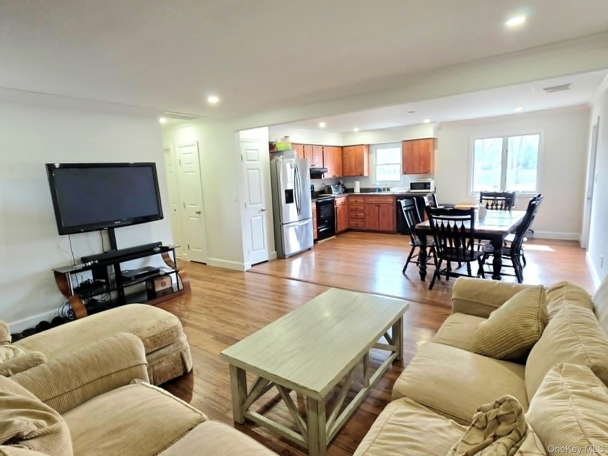 #4 photo, 38 Pentmoor Drive, সাফোক কাউন্টি Mastic , NY 11950