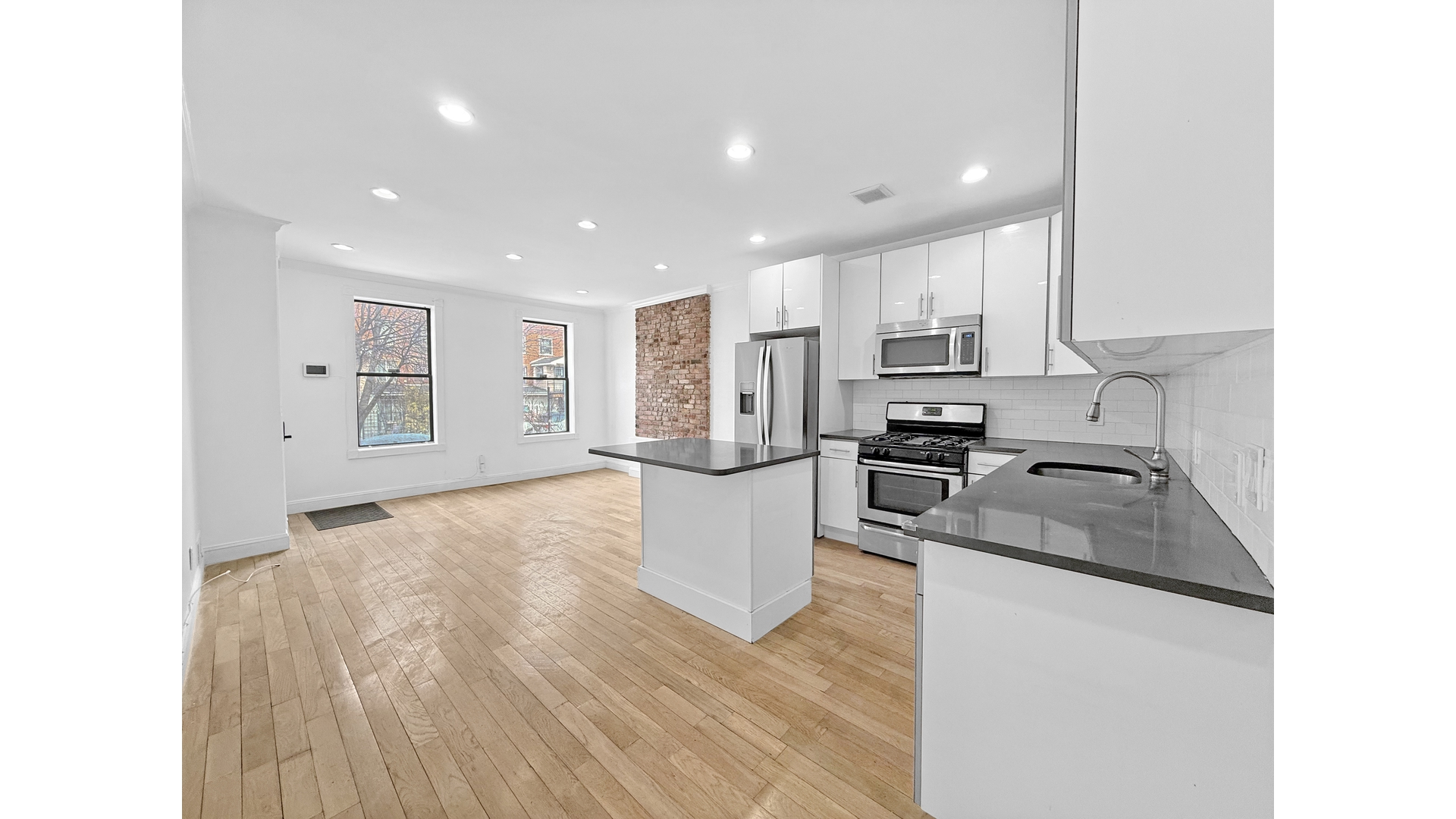 #1 photo, 1592 ST MARKS Avenue, ব্রুকলিন Crown Heights , NY 11233