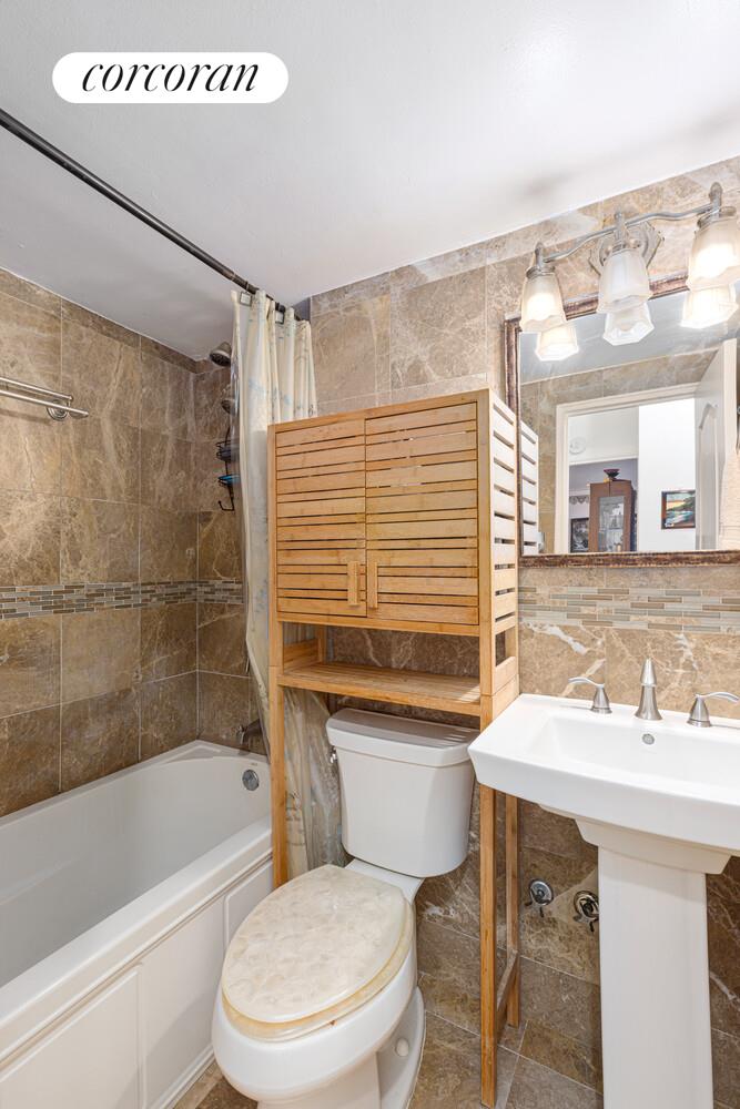 #7 photo, 98-05 63RD Road, কুইন্‌স Rego Park , NY 11374