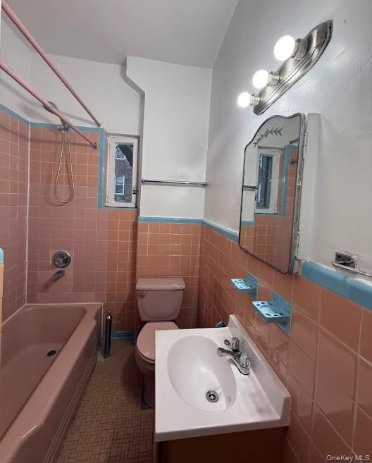 #8 photo, 214 E Mosholu Parkway, ব্রঙ্কস Bronx , NY 10458