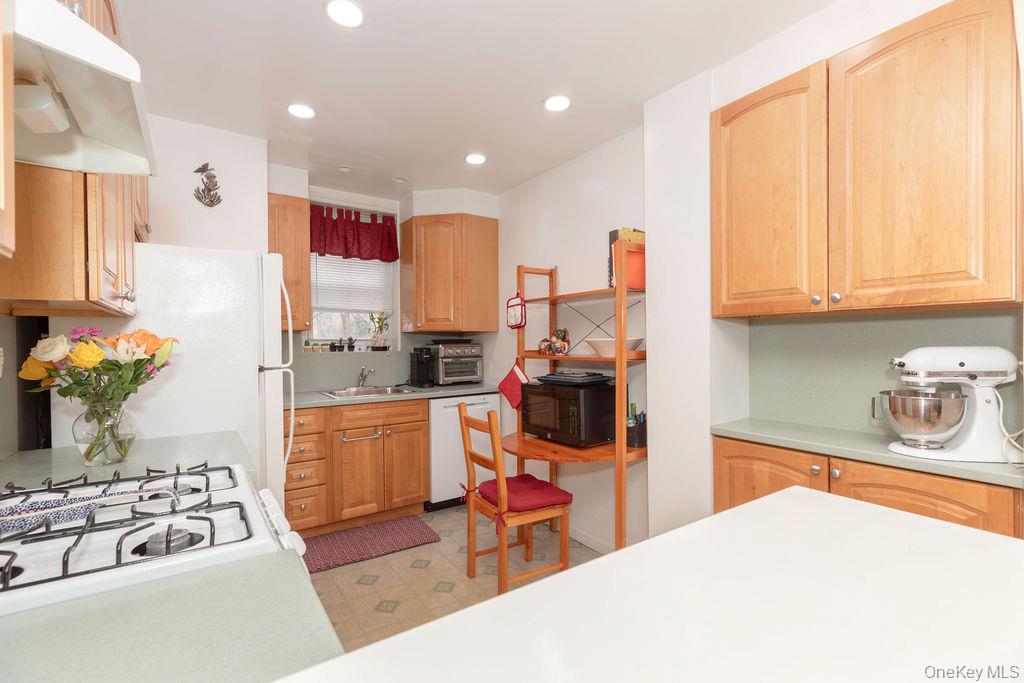 #8 photo, 1328 Midland Avenue, ব্রঙ্কস Bronxville , NY 10708