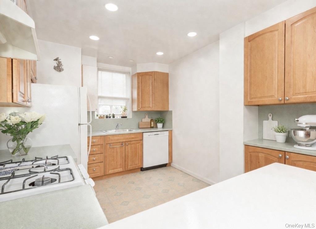 #9 photo, 1328 Midland Avenue, ব্রঙ্কস Bronxville , NY 10708