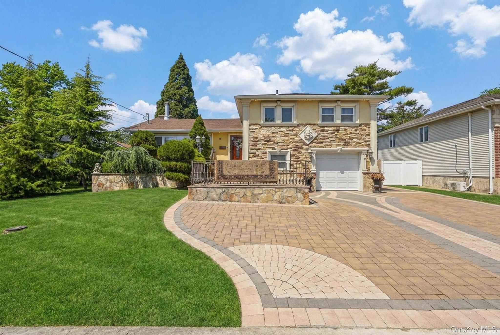 #1 photo, 16 Tudor Road, নাসাউ কাউন্টি Hicksville , NY 11801