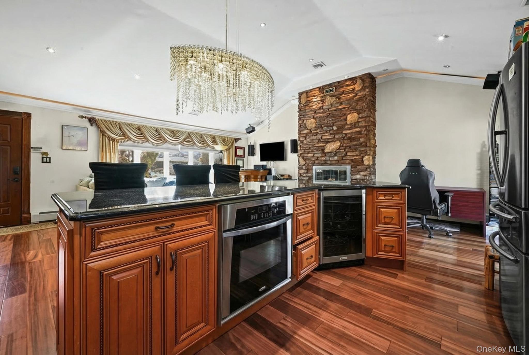 #13 photo, 16 Tudor Road, নাসাউ কাউন্টি Hicksville , NY 11801