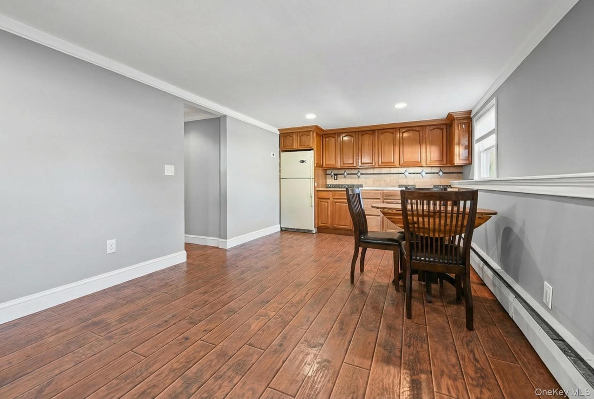 #20 photo, 16 Tudor Road, নাসাউ কাউন্টি Hicksville , NY 11801