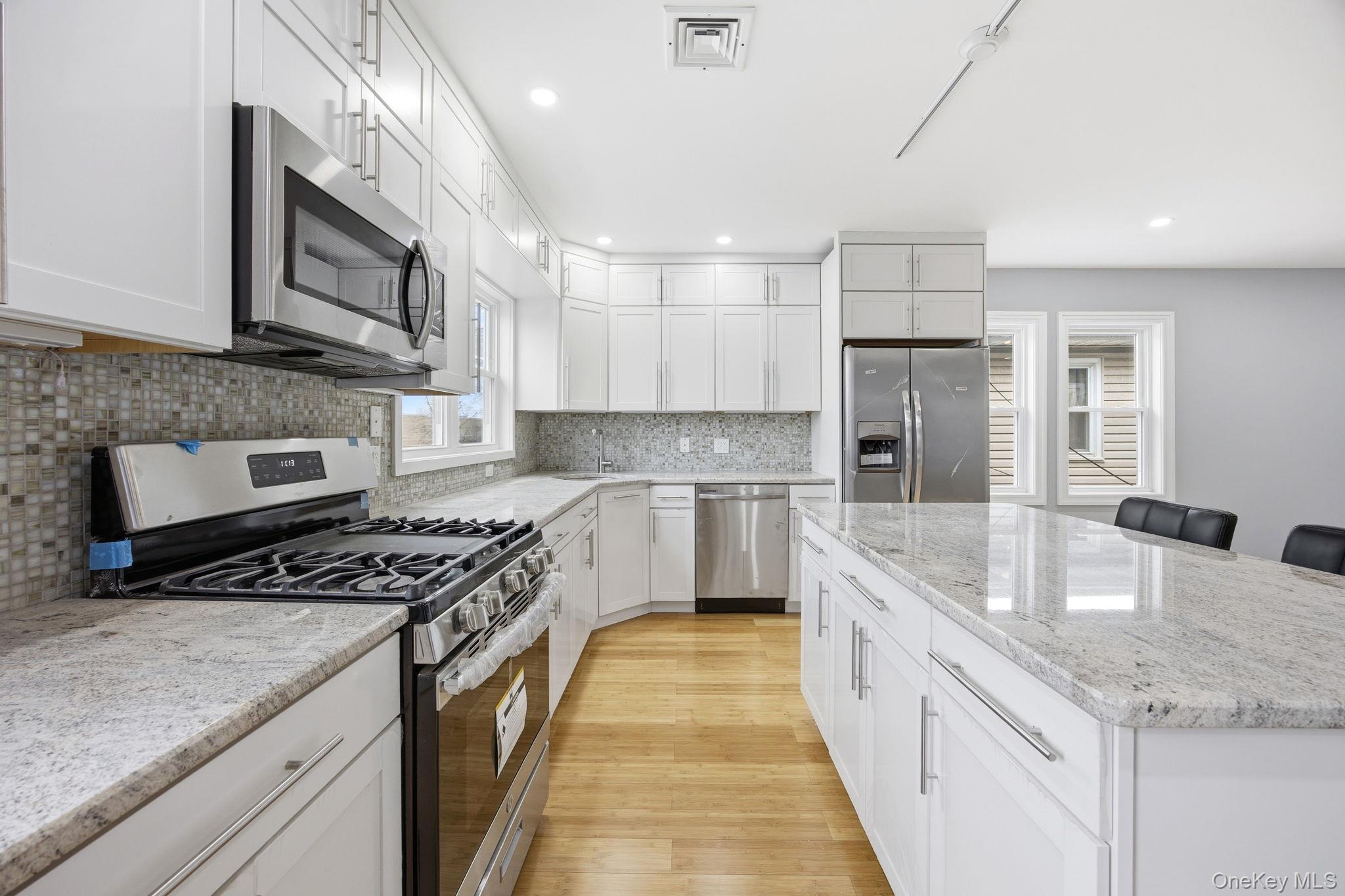 #4 photo, 96 Coale, স্ট্যাটেন আইল্যান্ড Staten Island , NY 10314