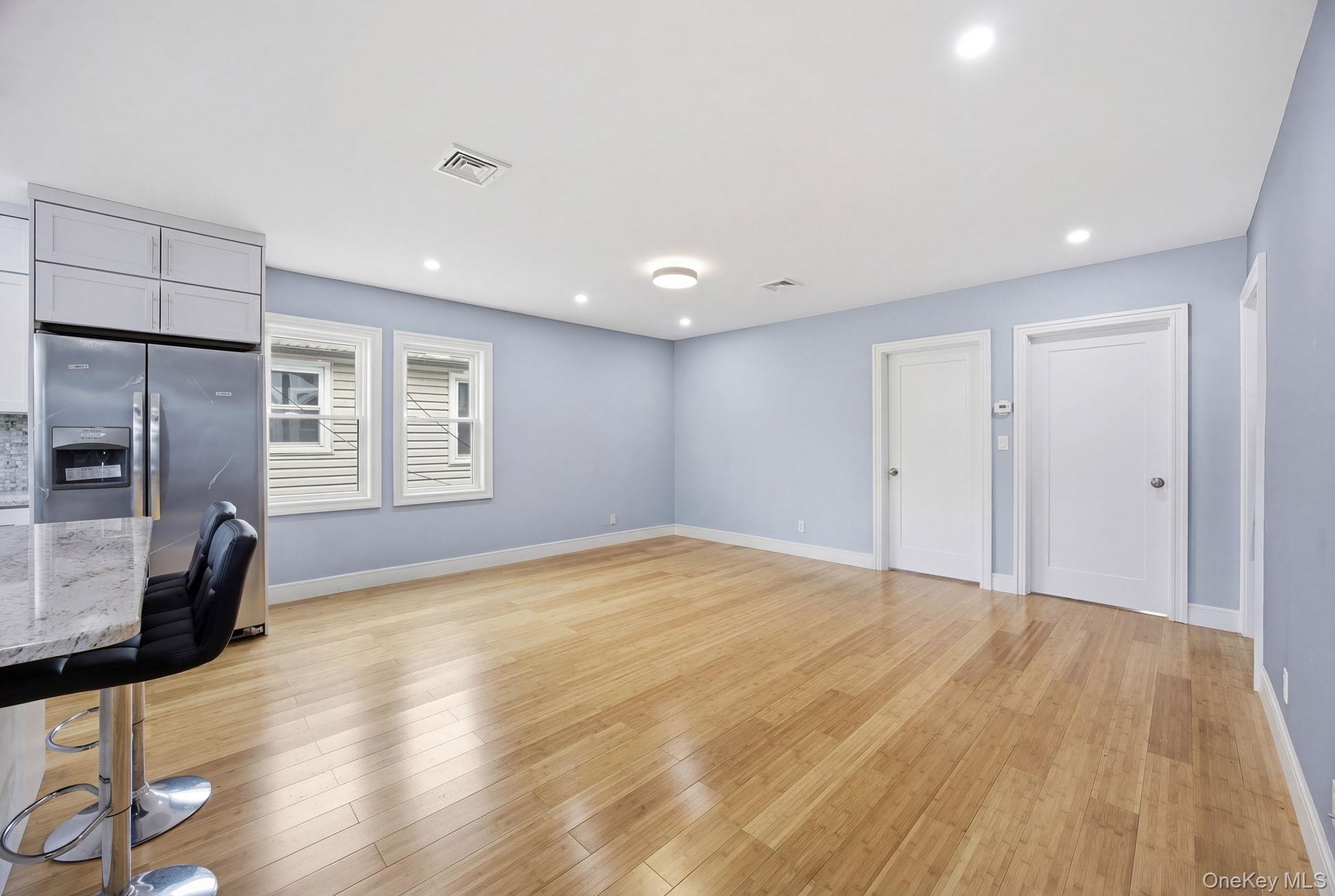 #8 photo, 96 Coale, স্ট্যাটেন আইল্যান্ড Staten Island , NY 10314