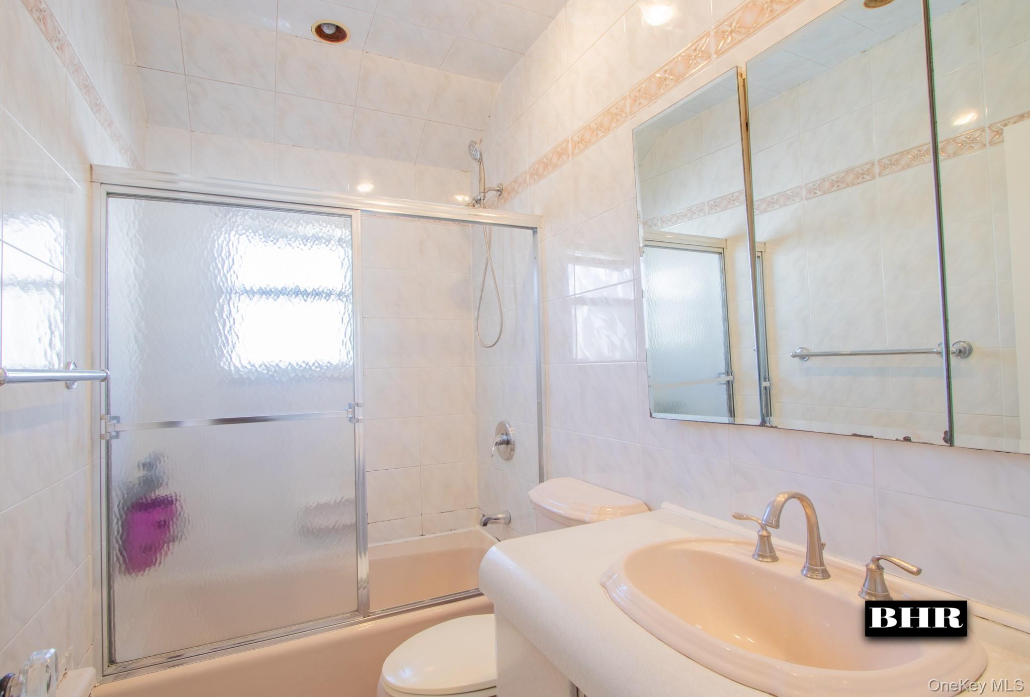 #13 photo, 154 Beaumont Street, ব্রুকলিন Brooklyn , NY 11235