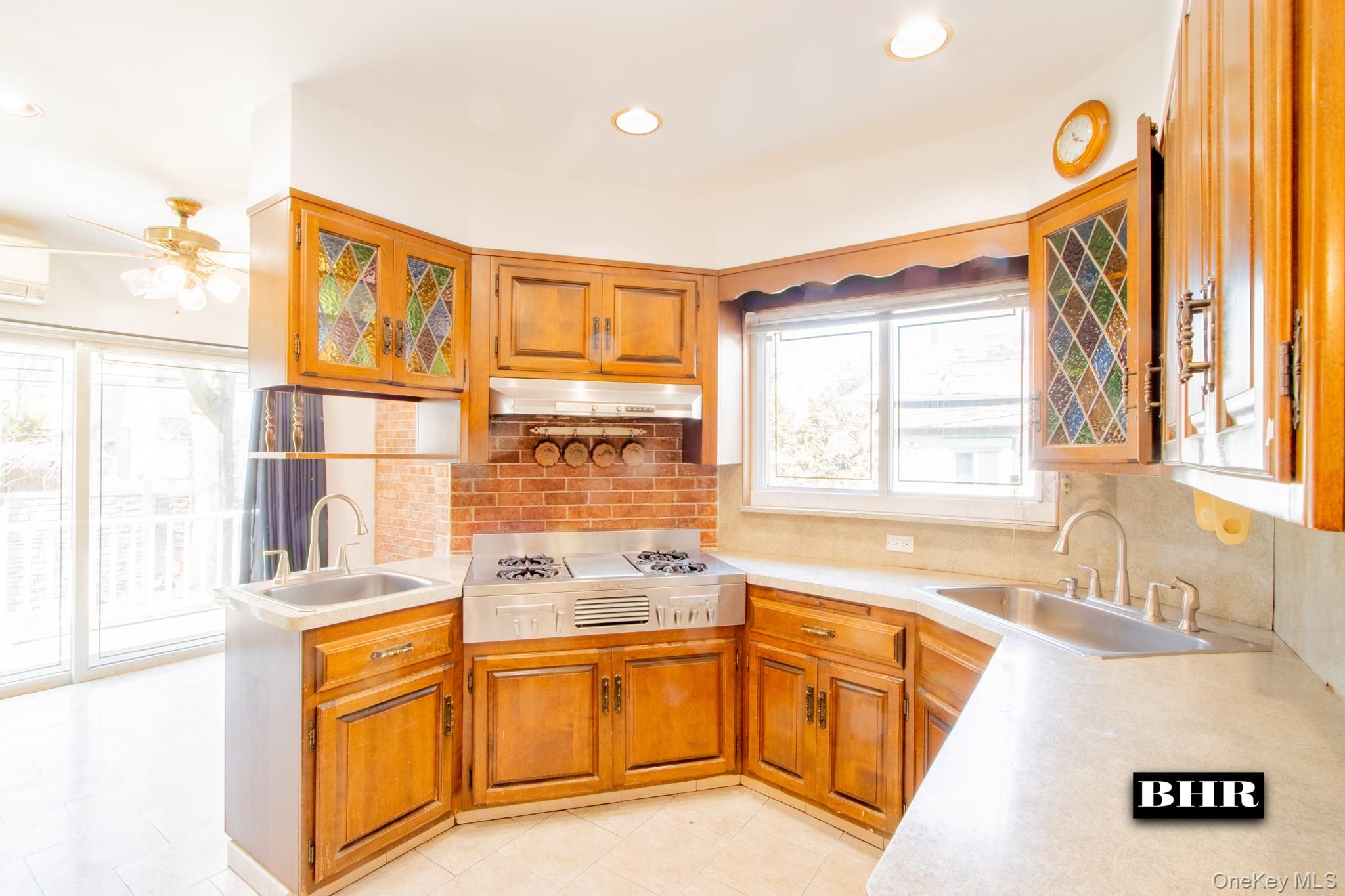 #4 photo, 154 Beaumont Street, ব্রুকলিন Brooklyn , NY 11235