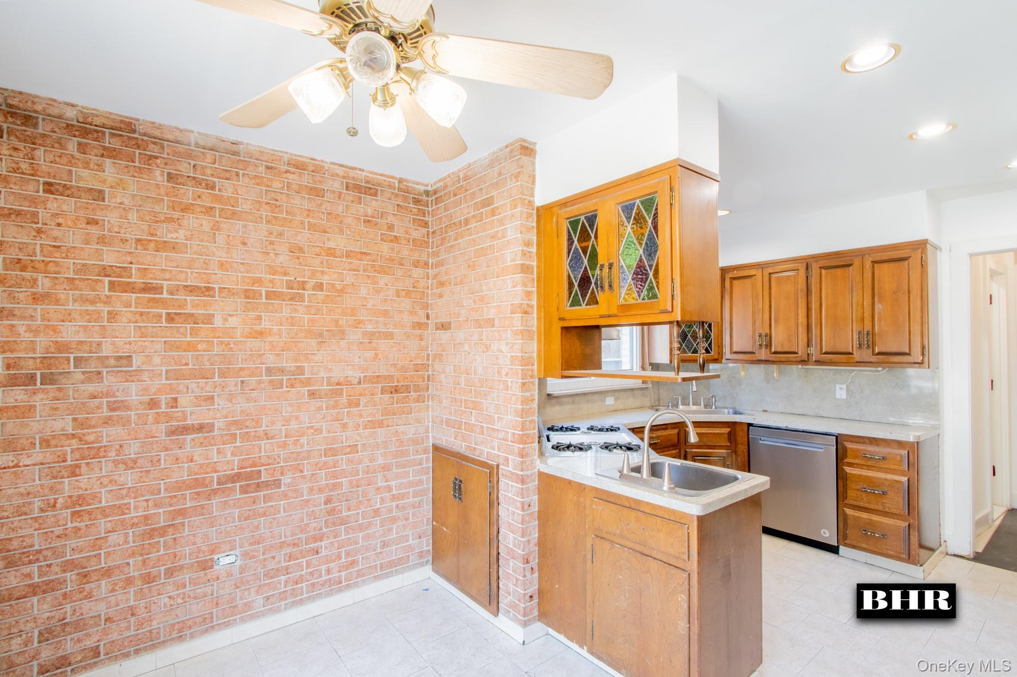 #5 photo, 154 Beaumont Street, ব্রুকলিন Brooklyn , NY 11235