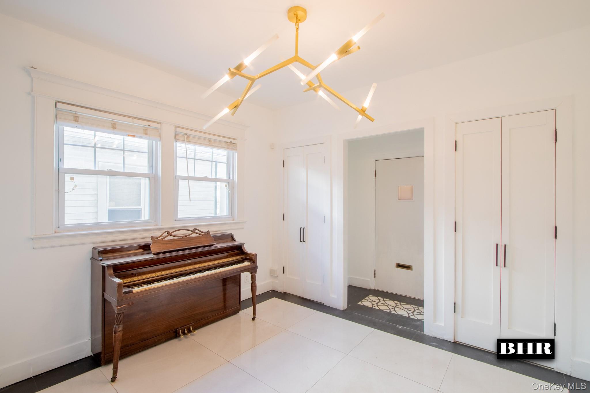 #8 photo, 154 Beaumont Street, ব্রুকলিন Brooklyn , NY 11235