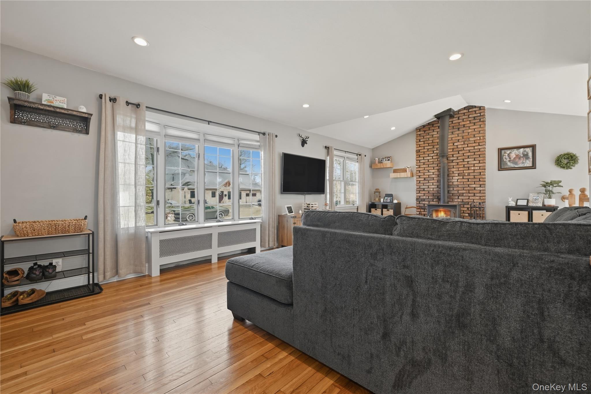 #7 photo, 27 Chester Street, সাফোক কাউন্টি East Northport , NY 11731