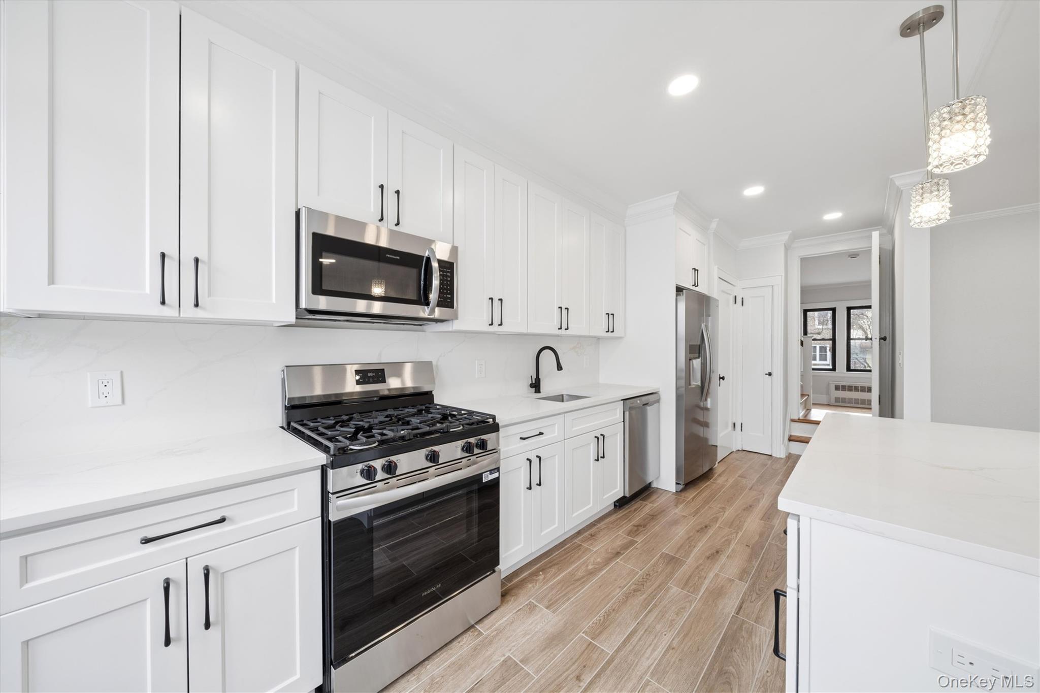 #10 photo, 85-55 67Th Road, कुईंस Rego Park , NY 11374