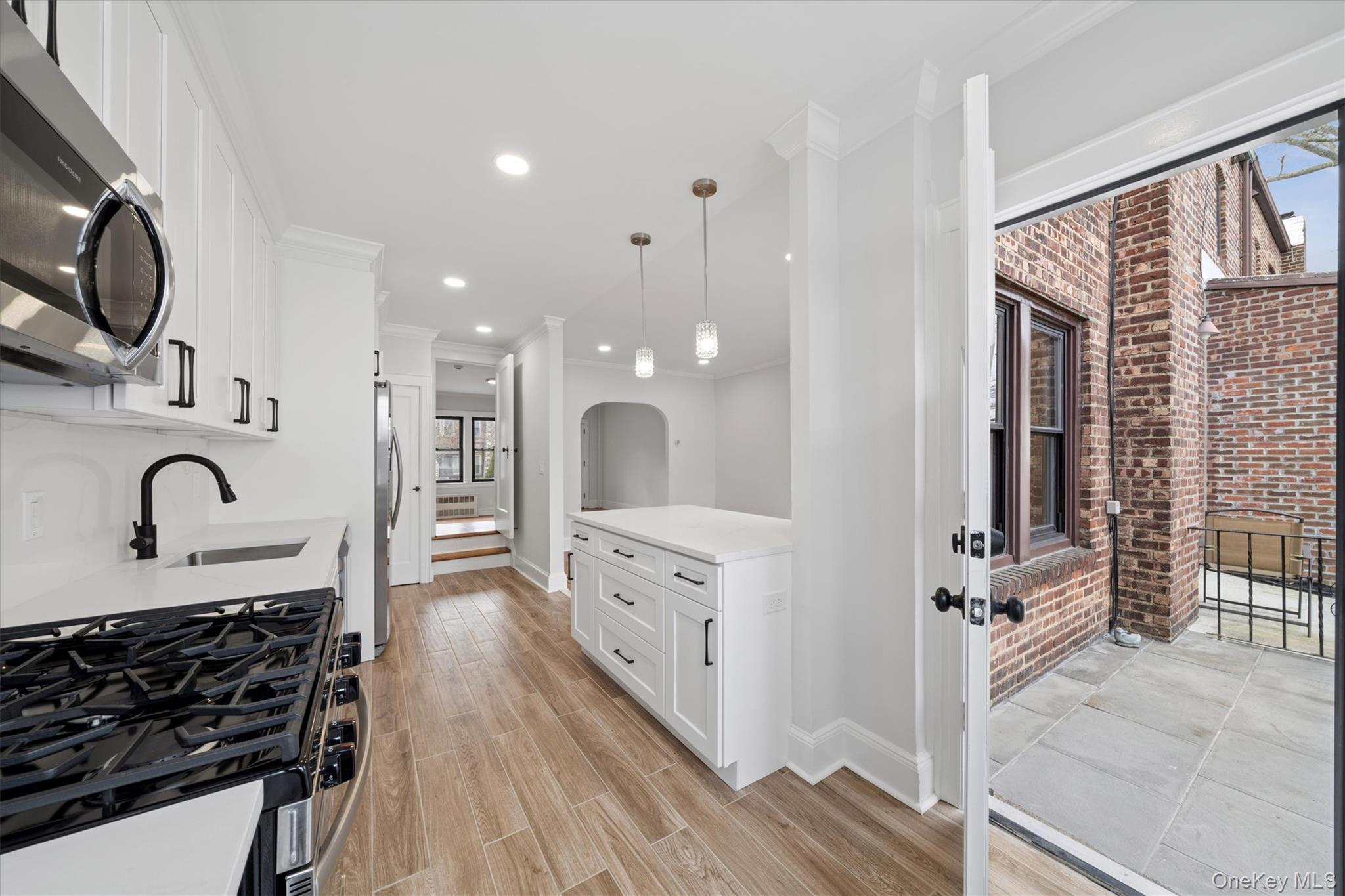 #11 photo, 85-55 67Th Road, कुईंस Rego Park , NY 11374