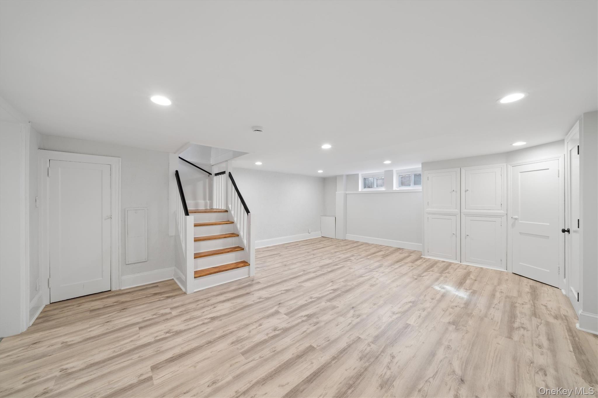 #17 photo, 85-55 67Th Road, कुईंस Rego Park , NY 11374