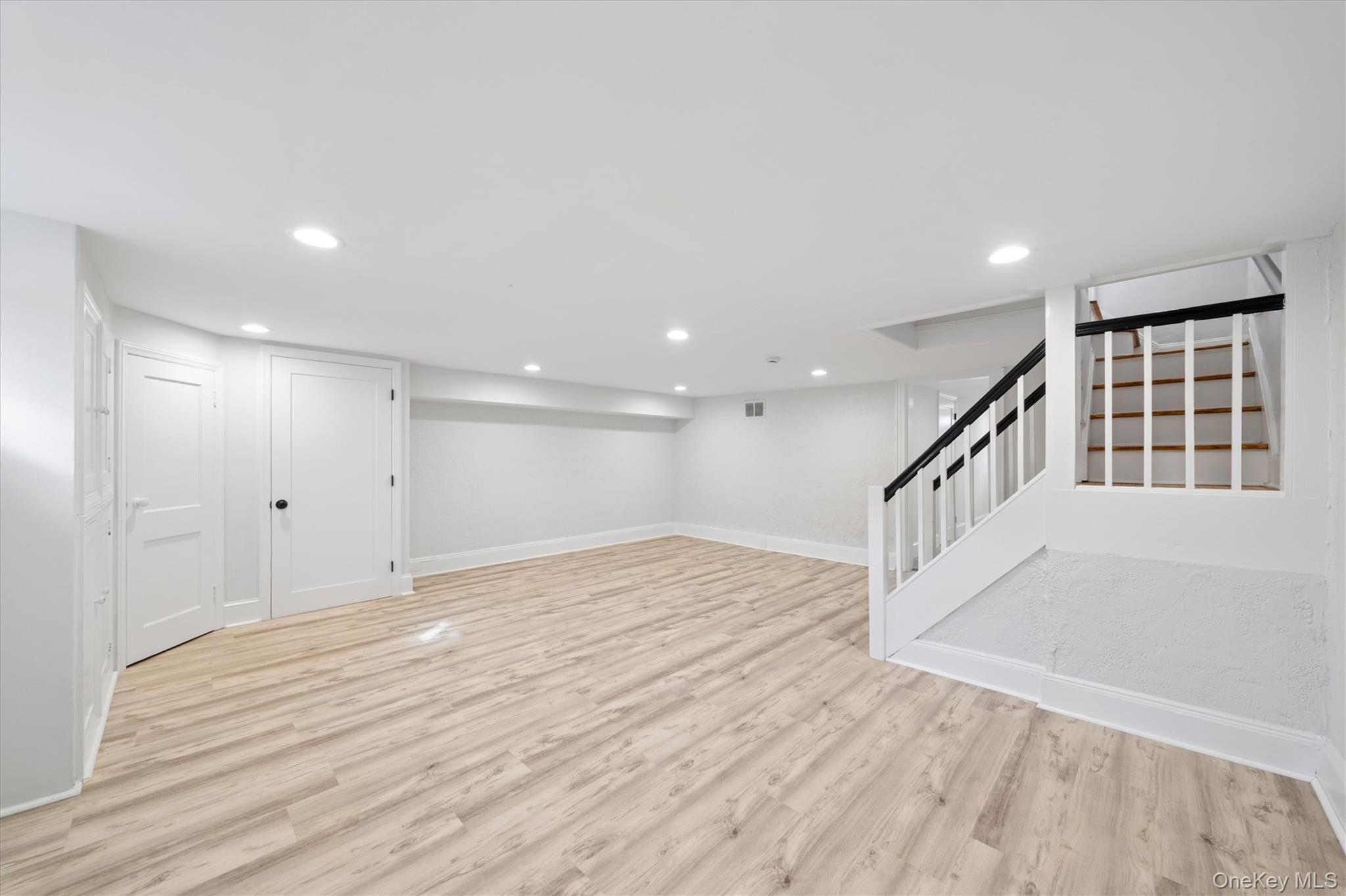 #19 photo, 85-55 67Th Road, कुईंस Rego Park , NY 11374