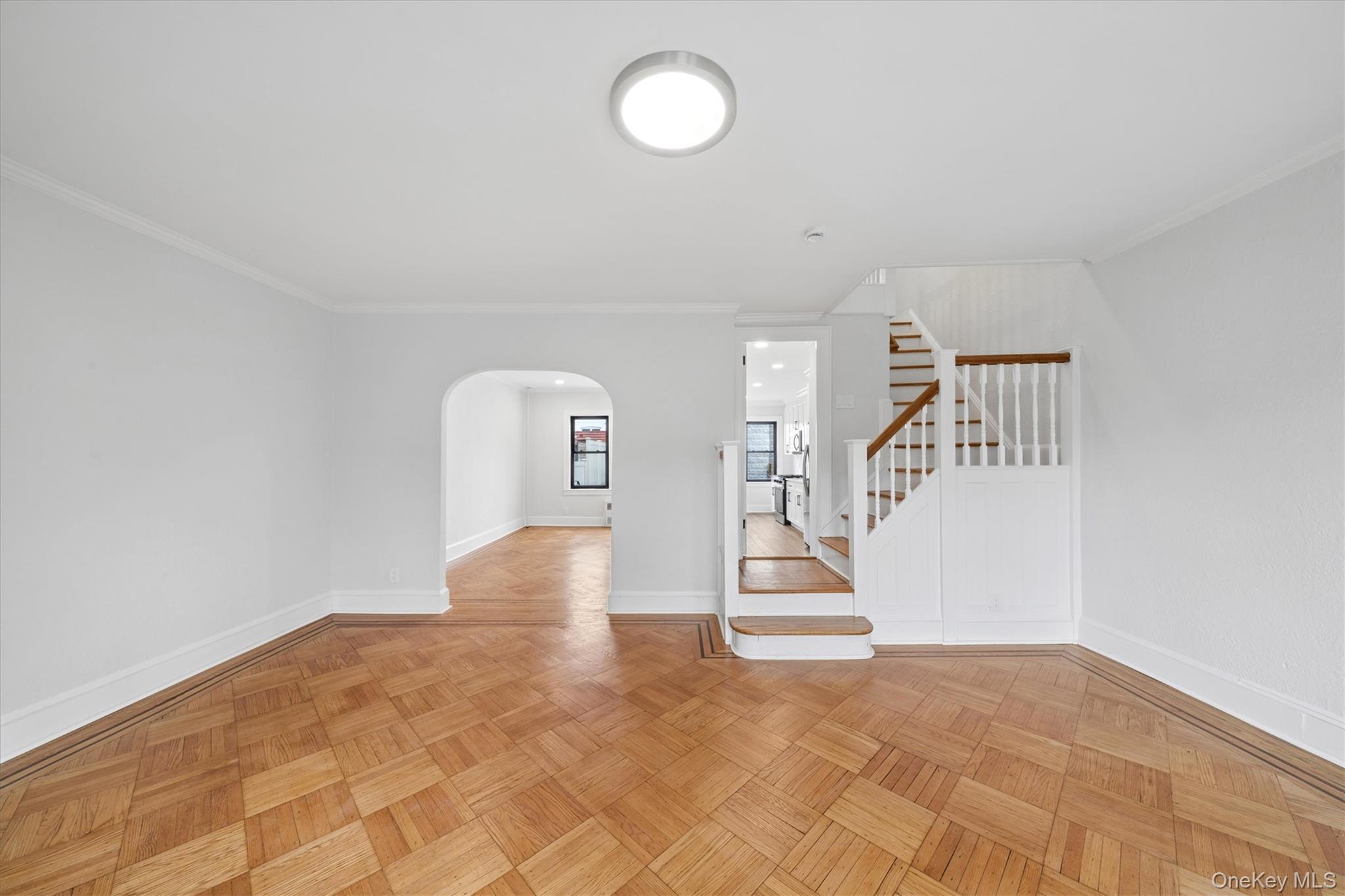 #2 photo, 85-55 67Th Road, कुईंस Rego Park , NY 11374