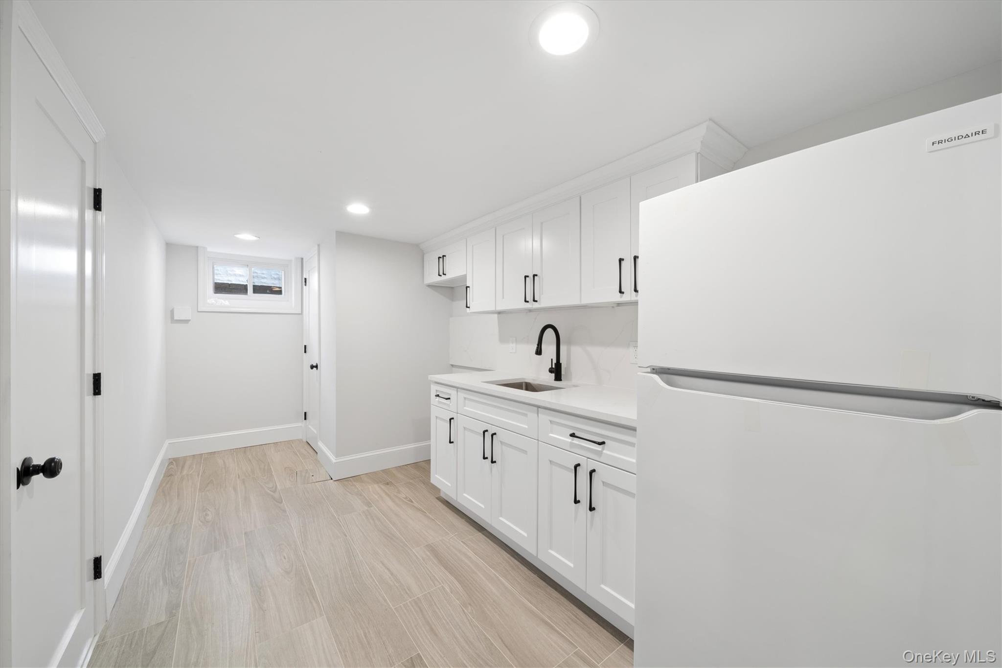 #20 photo, 85-55 67Th Road, कुईंस Rego Park , NY 11374