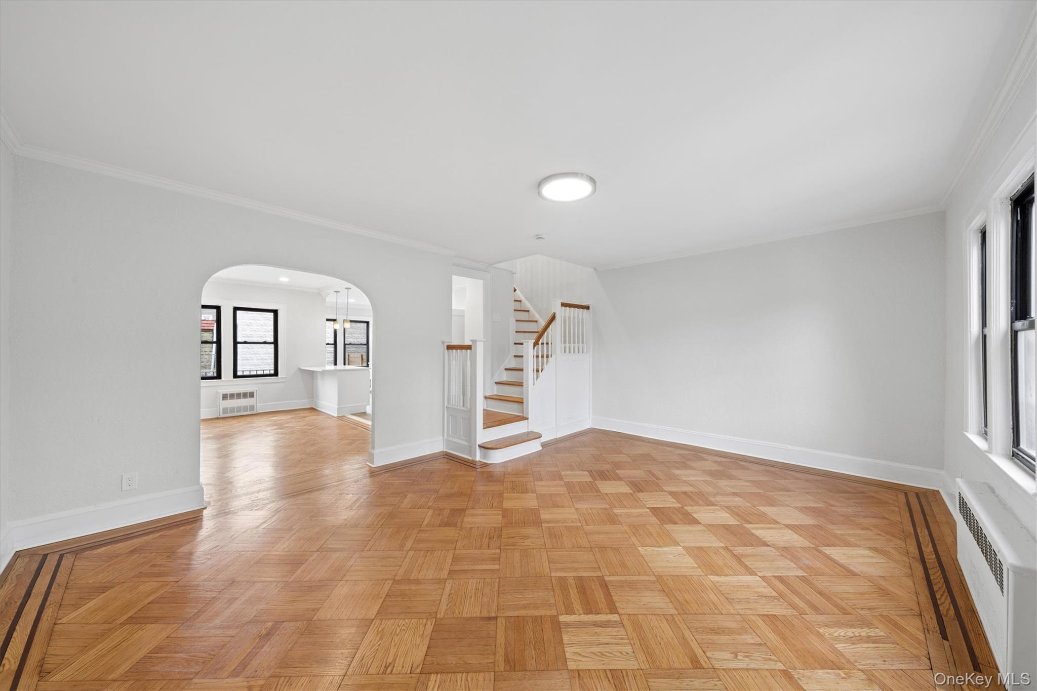 #3 photo, 85-55 67Th Road, कुईंस Rego Park , NY 11374