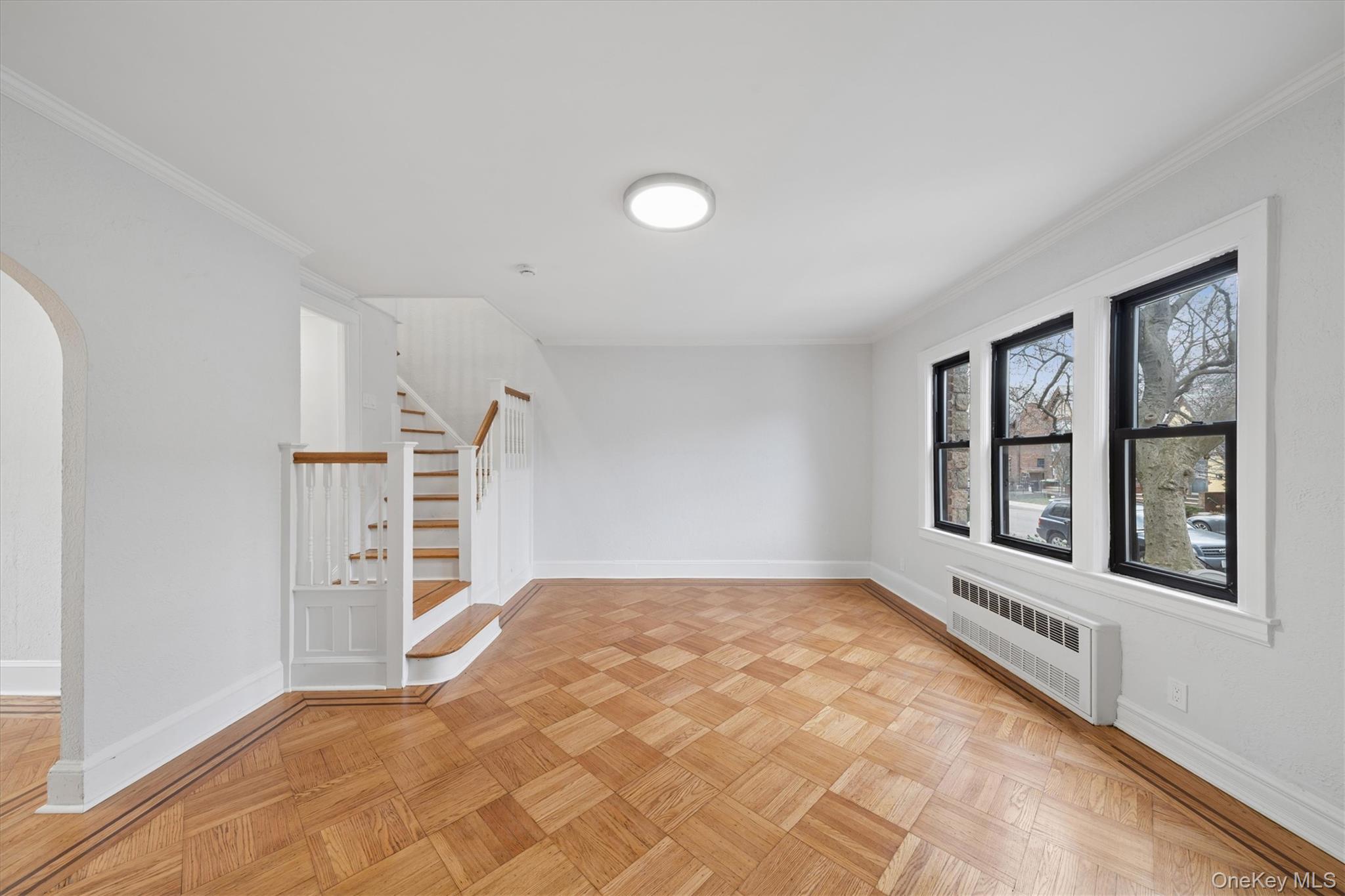 #4 photo, 85-55 67Th Road, कुईंस Rego Park , NY 11374