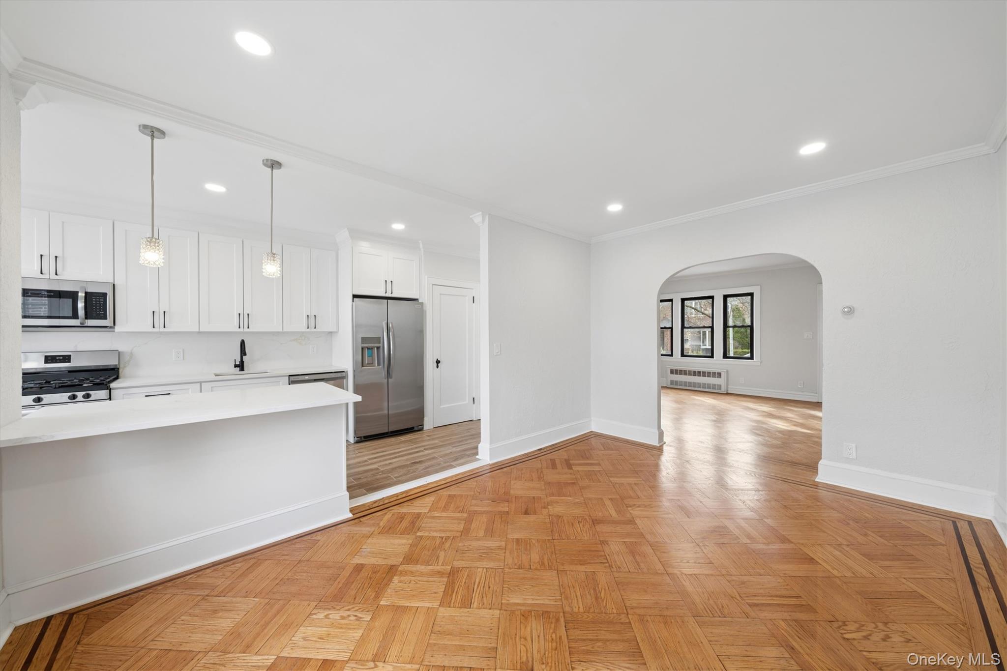 #7 photo, 85-55 67Th Road, कुईंस Rego Park , NY 11374