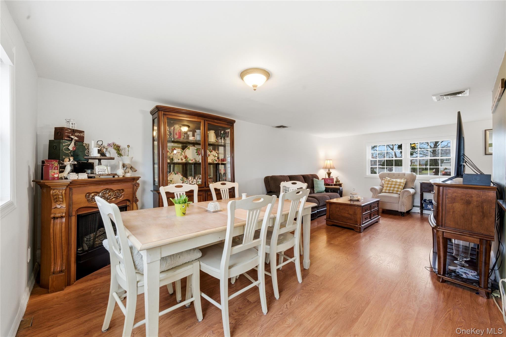 #10 photo, 15 Newport Avenue, সাফোক কাউন্টি Selden , NY 11784